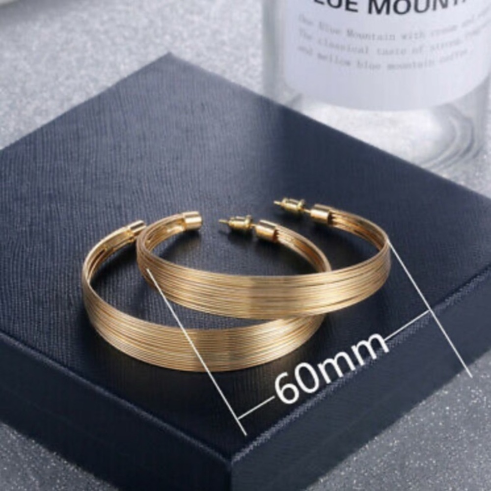 NEW 18k gold plated Hoop Earrings - Picture 4 of 4